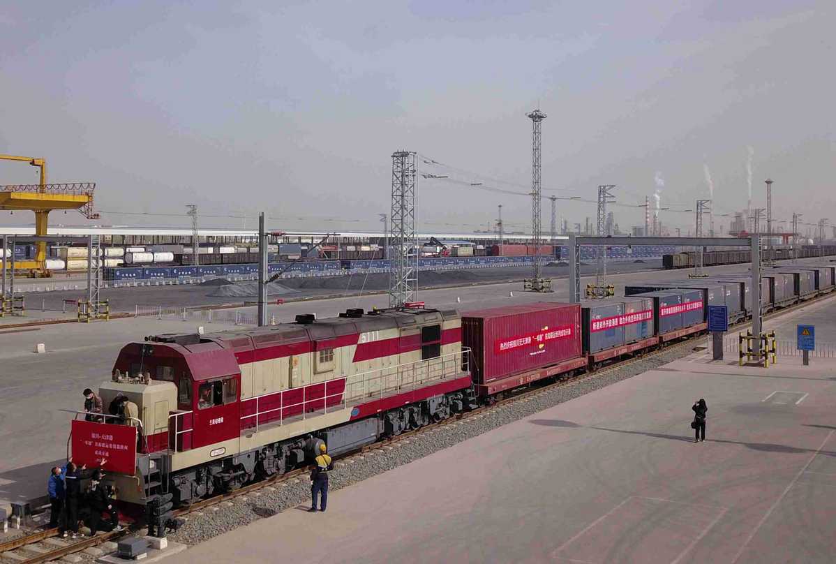 双语新闻播报（December 16）（干货满满）双语新闻china daily，