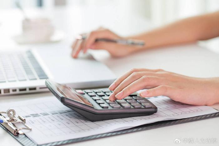 厂里的底薪和工资是咋算？一般多少钱一个月？（没想到）工厂底薪是什么意思，