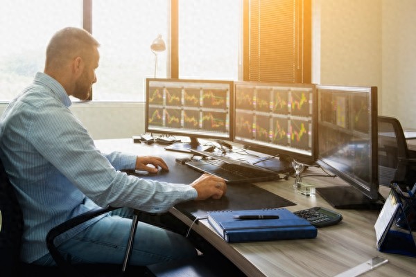 炒外汇能获得巨额盈利吗？盘点全球最富交易员的交易故事（这样也行？）炒外汇成功人士，