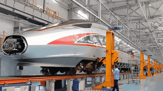 高铁列车复兴号车轮定期保养分几步？一起来看（这都可以）复兴号高铁模型玩具视频，