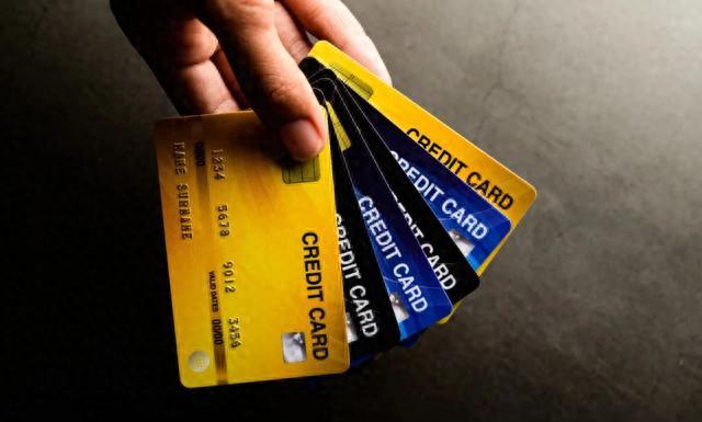 赴英留学第一坑？90%的留学生银行卡都办错了！（奔走相告）英国留学生怎么办银行卡，