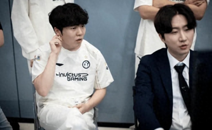 王多多锐评IG打T1的入围赛堪比总决赛，门票已被“黄牛”炒到千元（一看就会）ig夺冠王多多的诗，