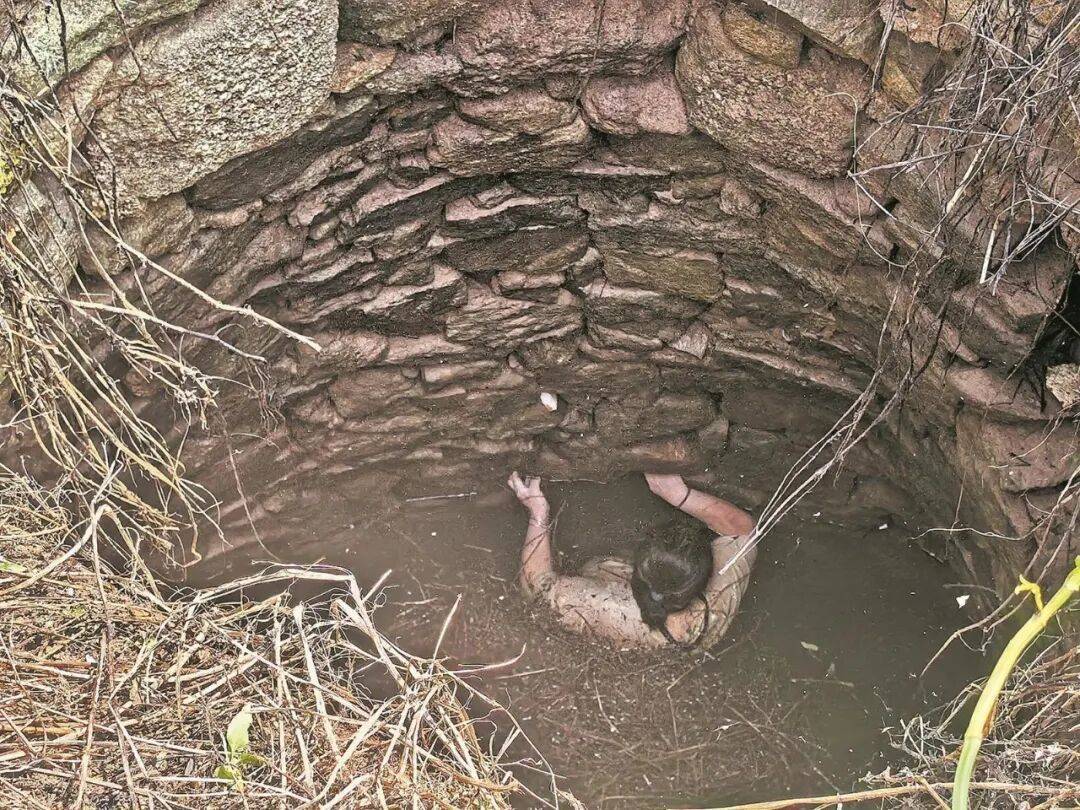 泉州坠井女子“54小时噩梦”：几条蛇爬身上，双侧肋骨骨折！绝望时靠一个信念坚持活下来……（难以置信）春节回不去家的心情，