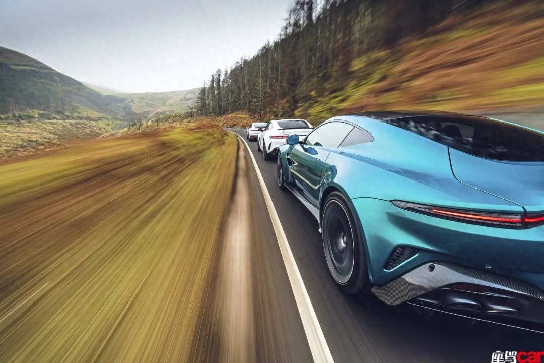 高手对决！保时捷911 vs阿斯顿·马丁Vantage vs梅赛德斯-AMG GT63（太疯狂了）911和阿斯顿马丁怎么选，